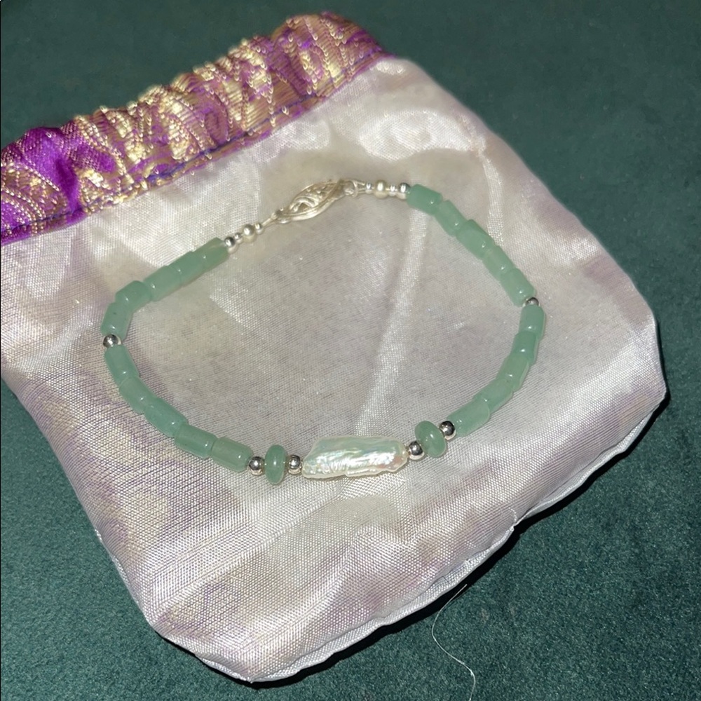 Elegant Green Beaded Bracelet